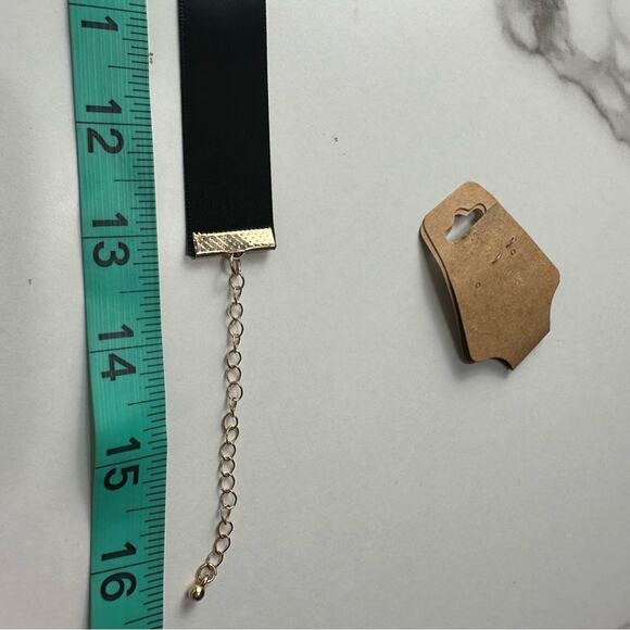 Urban Outfitters Black Ribbon Choker Necklace Gold Lips Lolita Goth 90s Y2K - Picture 4 of 4